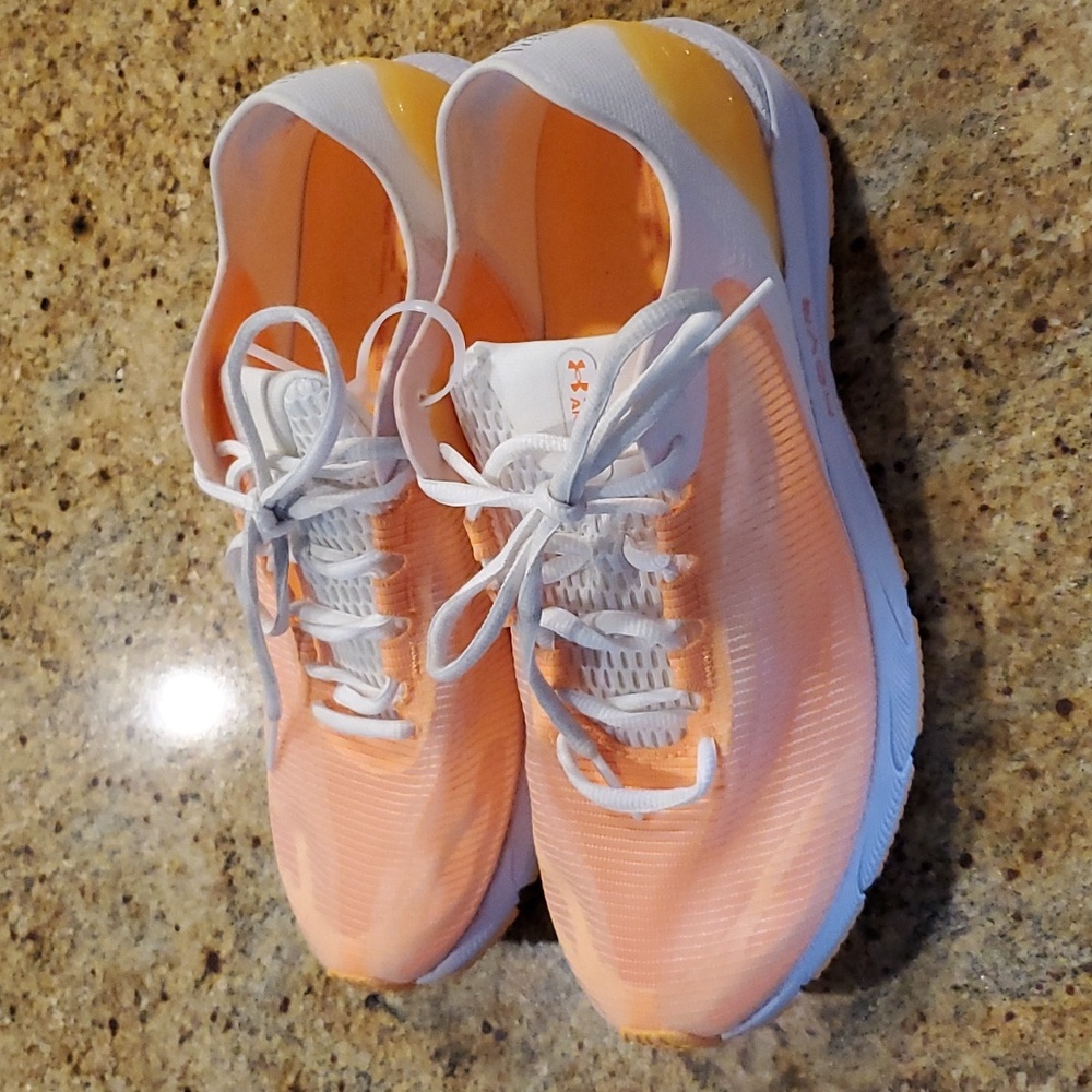 Under Armour HOVR Sonic 5 Breeze White Orange Ice size 9.5 womens